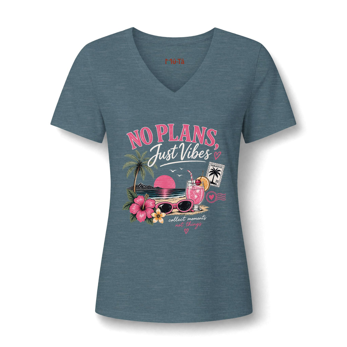 T-shirt col V « No Plans Just Vibes » Muta, porté de face