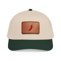 Casquette Muta, détail du patch en cuir PU marron clair