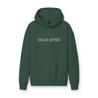 Hoodie « Out of Office » Muta coloris Forest Green, porté de face