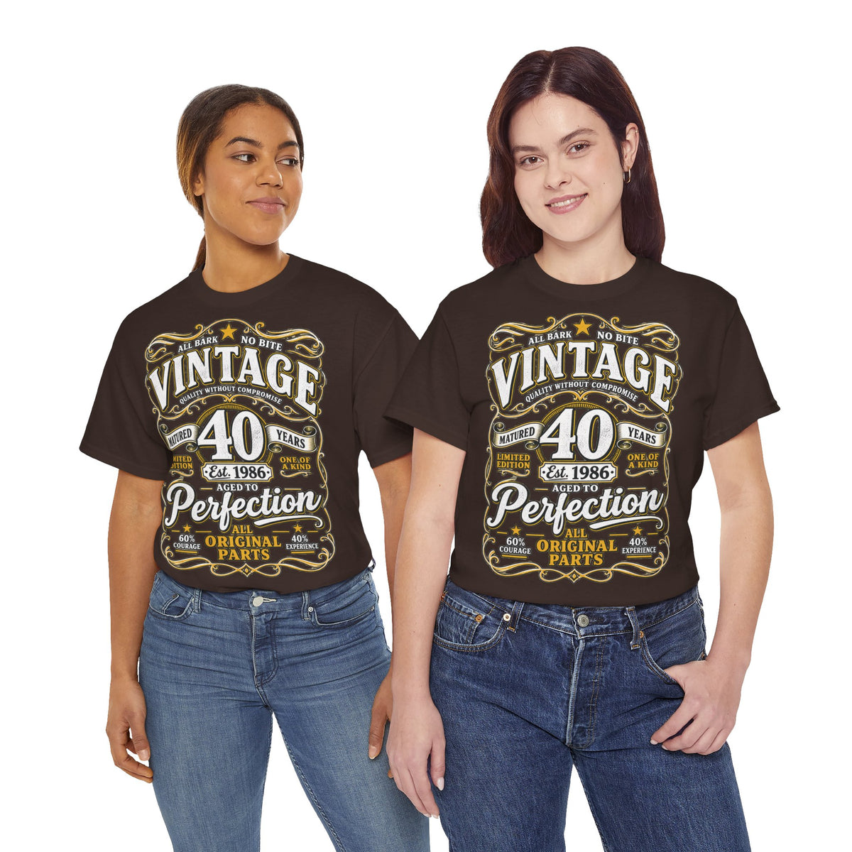 T-shirt « Aged to Perfection » 1986 Muta en coton 100%, porté en intérieur
