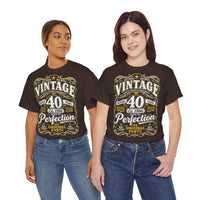 T-shirt « Aged to Perfection » 1986 Muta en coton 100%, porté en intérieur