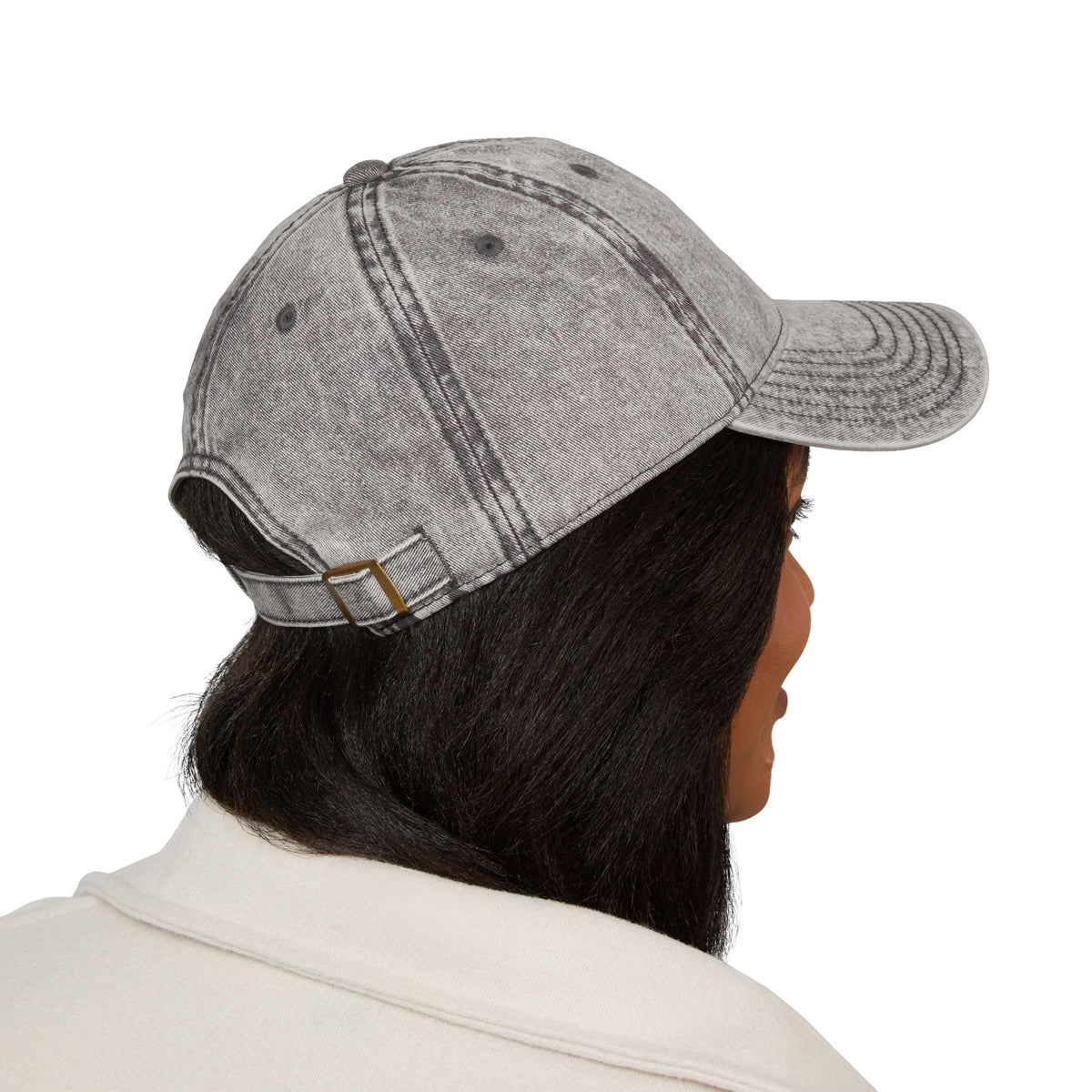 Casquette dad « Spicy by Nature » Muta, détail de la broderie