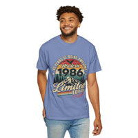 T-shirt « Made in 1986 » Muta coloris Washed Denim, porté de face