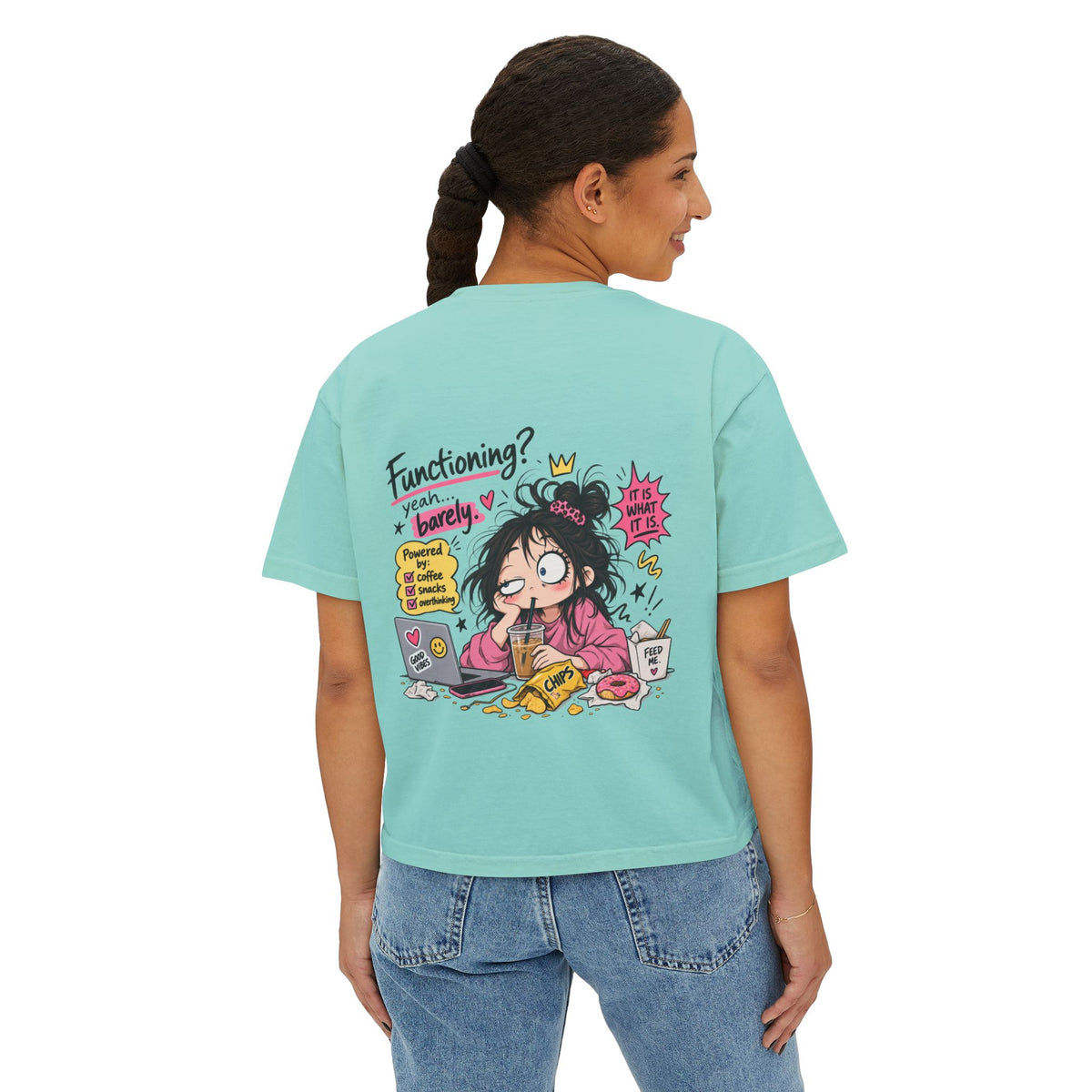 T-shirt boxy « Functioning? Yeah…Barely » Muta coloris Chalky Mint, détail du col