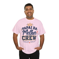 T-shirt « Papai da Melhor Crew » Muta coloris Light Pink, porté de face