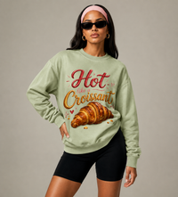 Sweat-shirt « Paris Croissant » Muta coloris Oil Green, porté de face