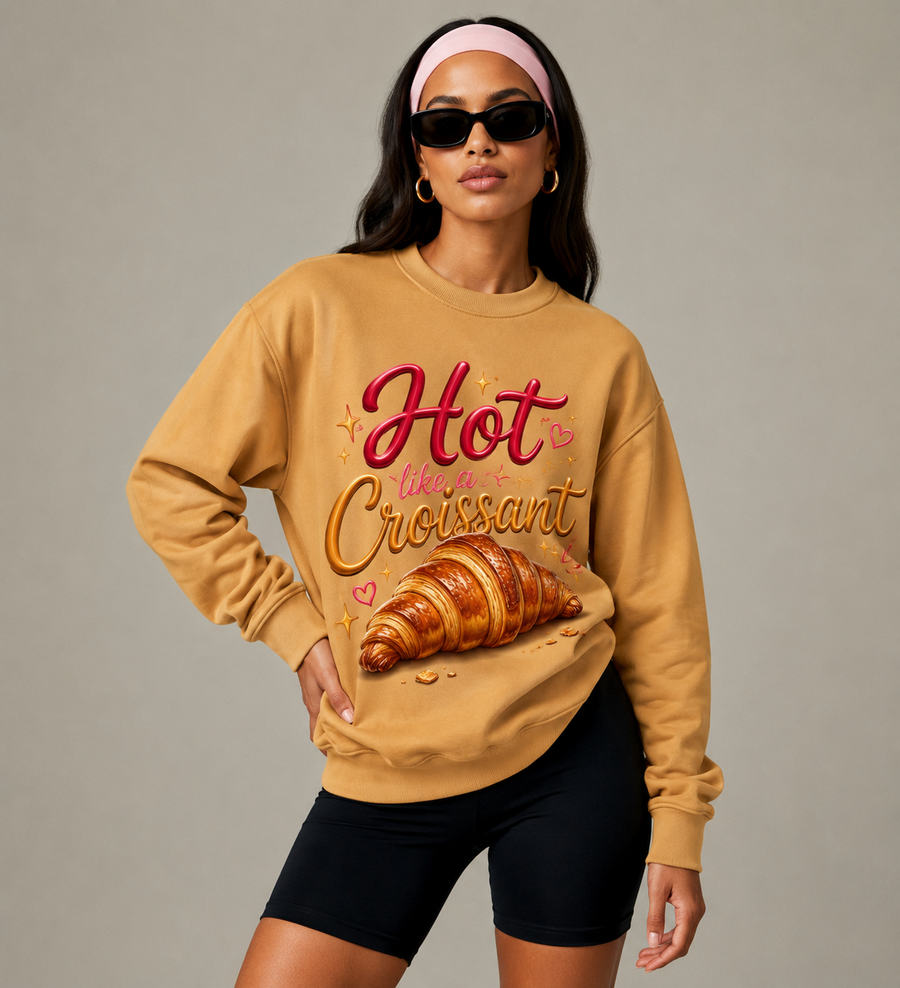 Sweat-shirt « Paris Croissant » Muta coloris Peanut Butter, porté de face