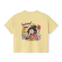 T-shirt boxy « Functioning? Yeah…Barely » Muta, vue de trois quarts