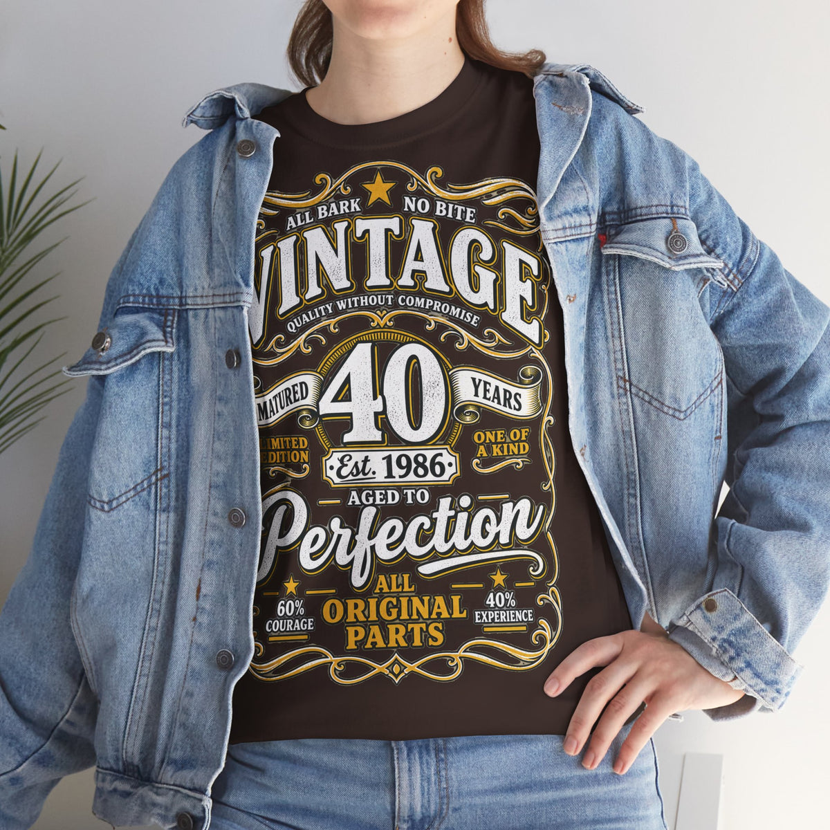 T-shirt « Aged to Perfection » 1986 Muta, détail du col côtelé