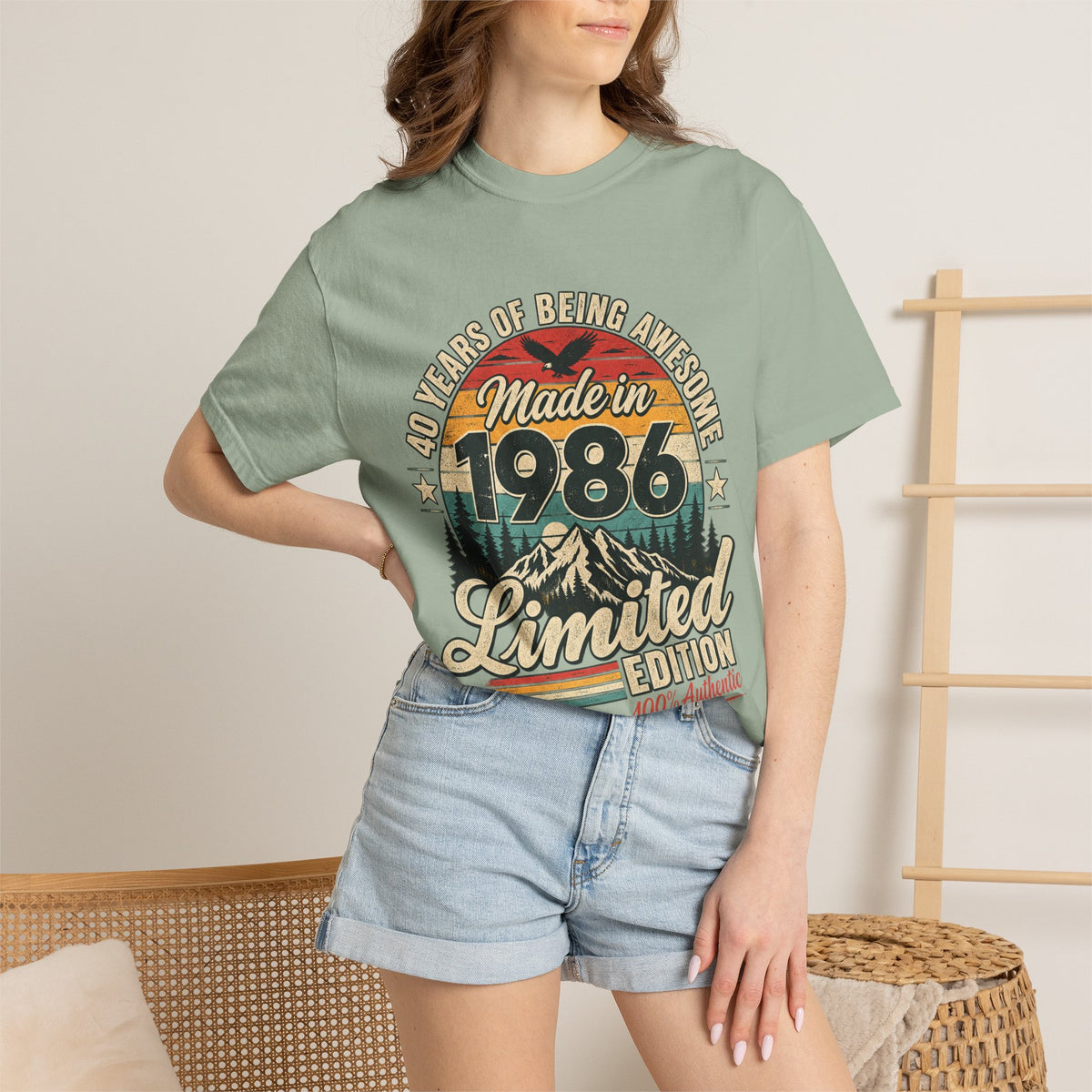 T-shirt « Made in 1986 » Muta, à plat sur fond clair