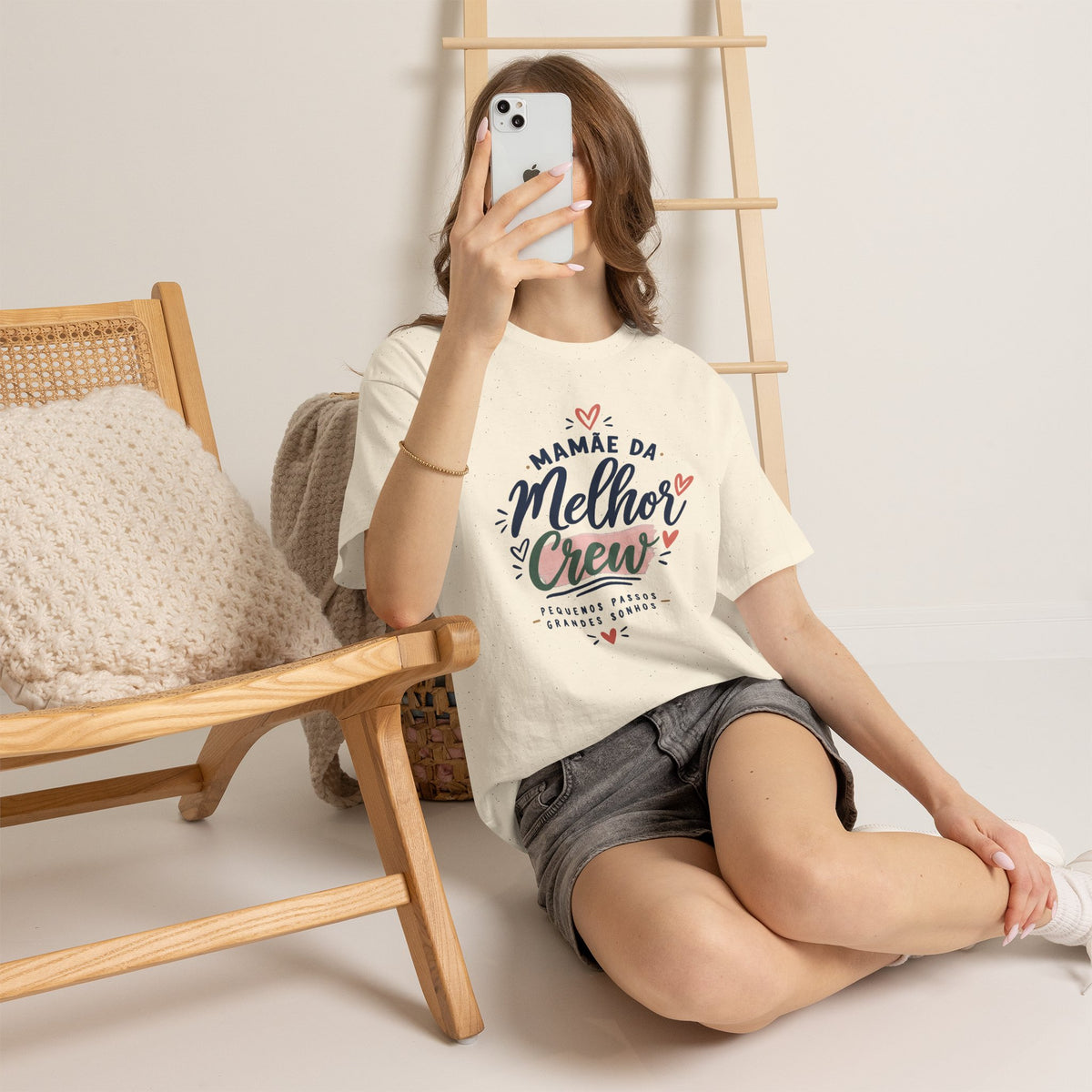 T-shirt « Mamãe da Melhor Crew » Muta, à plat sur fond clair