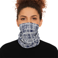 Tour de cou Muta à motif nordique bleu marine, remonté sur le visage