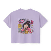 T-shirt boxy « Functioning? Yeah…Barely » Muta porté avec un jean