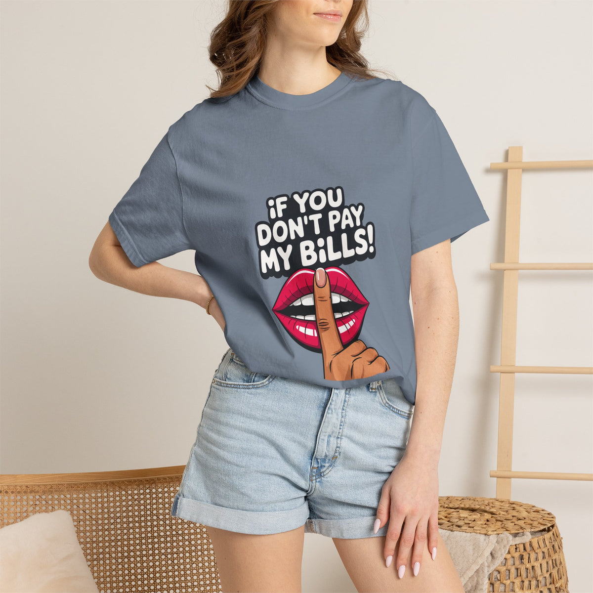 T-shirt « If You Don't Pay My Bills » Muta, plié avec étiquette Comfort Colors
