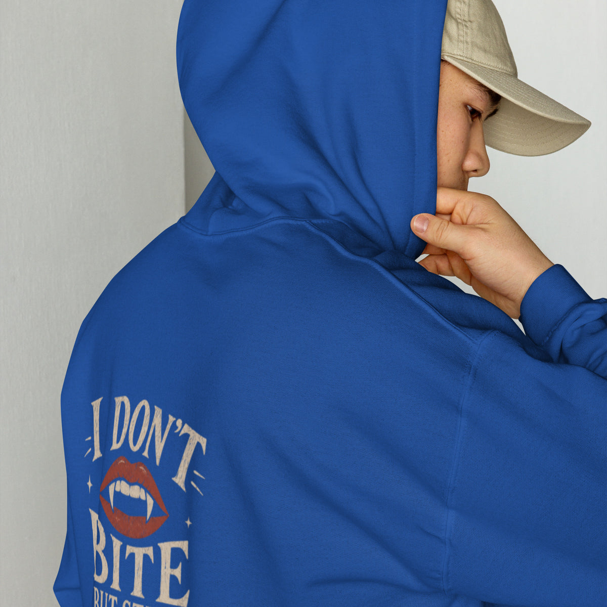 Sweat à capuche « I don't bite » Muta coloris Royal, vue de dos alternative